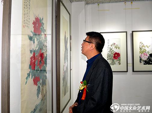 戈晓湘老师参观画展.JPG