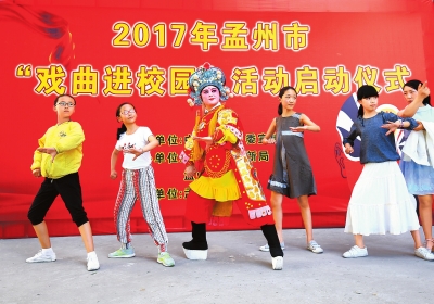 “牢记嘱托 出彩中原”系列述评之七：坚持文化自信打造文化高地