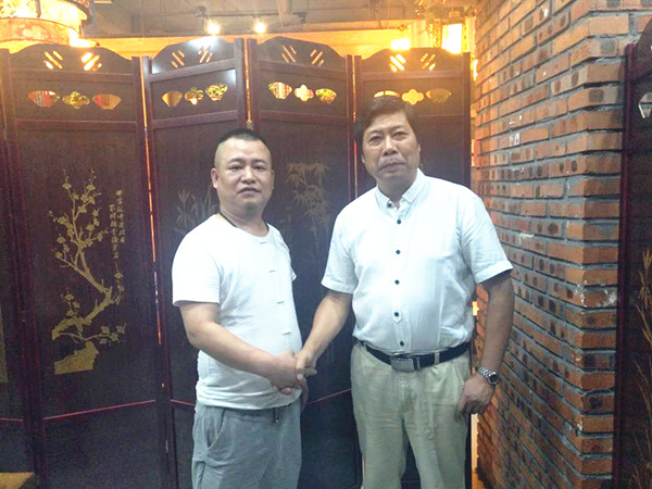 王蔚波与《洛阳保卫战》导演编剧野狼.jpg