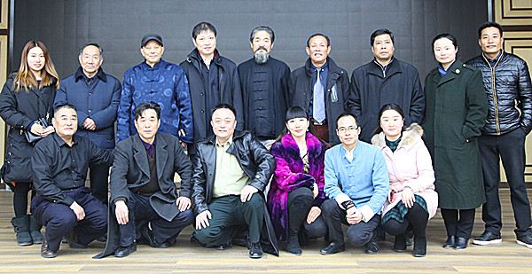 3.艺术家与领导及工作人员在古道兰亭.jpg