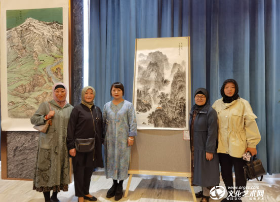 1_（新聞通稿）中外名人藝術(shù)院青海分院在西寧掛牌成立 - 副本(1)699.png